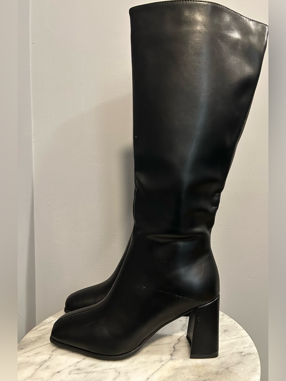 NIB Classic Black Leather Knee High Boots with Square Toe & Block Heel- Size 8